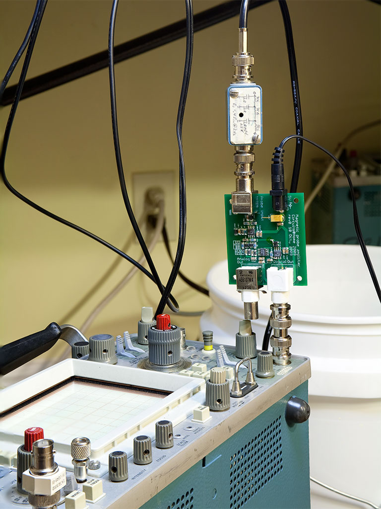 Magnetic Probe Trigger Amplifier